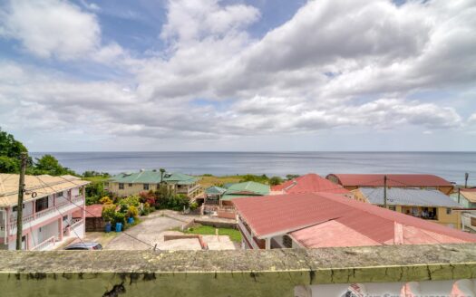 CHECKHALL – Versatile 6-Bedroom, 4-Apartment Property with Astounding Sea Vistas