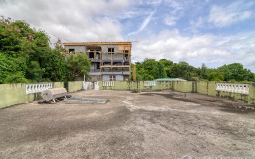 CHECKHALL – Versatile 6-Bedroom, 4-Apartment Property with Astounding Sea Vistas