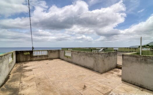 CHECKHALL – Versatile 6-Bedroom, 4-Apartment Property with Astounding Sea Vistas