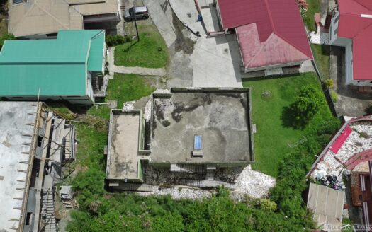 CHECKHALL – Versatile 6-Bedroom, 4-Apartment Property with Astounding Sea Vistas