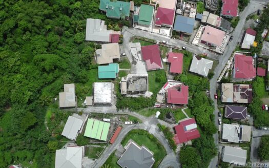 CHECKHALL – Versatile 6-Bedroom, 4-Apartment Property with Astounding Sea Vistas