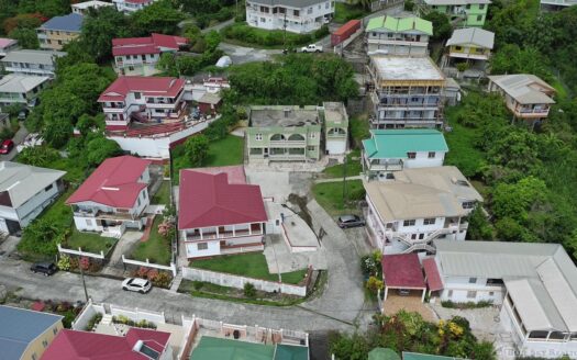 CHECKHALL – Versatile 6-Bedroom, 4-Apartment Property with Astounding Sea Vistas