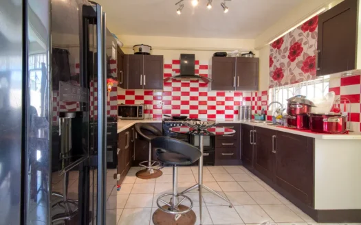 Fields Lane, ROSEAU – 3 Floor Elegant Home With Commercial Ground Floor On 1,185 sq.ft.