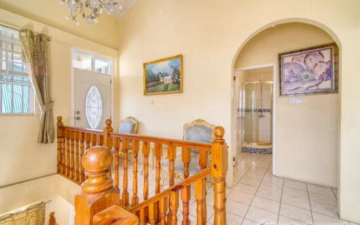 Fields Lane, ROSEAU – 3 Floor Elegant Home With Commercial Ground Floor On 1,185 sq.ft.