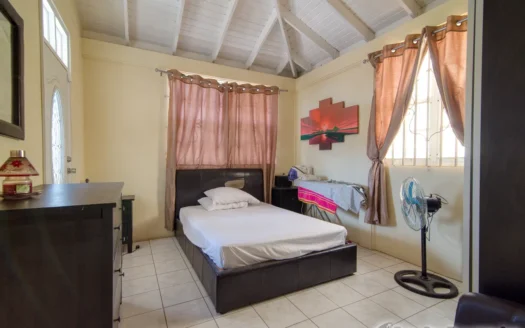 Fields Lane, ROSEAU – 3 Floor Elegant Home With Commercial Ground Floor On 1,185 sq.ft.