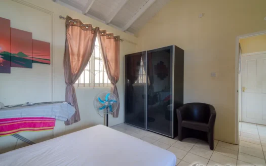 Fields Lane, ROSEAU – 3 Floor Elegant Home With Commercial Ground Floor On 1,185 sq.ft.