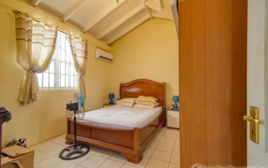 Fields Lane, ROSEAU – 3 Floor Elegant Home With Commercial Ground Floor On 1,185 sq.ft.