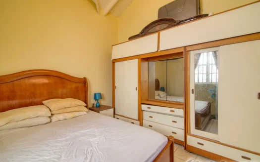 Fields Lane, ROSEAU – 3 Floor Elegant Home With Commercial Ground Floor On 1,185 sq.ft.