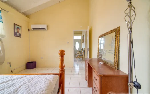 Fields Lane, ROSEAU – 3 Floor Elegant Home With Commercial Ground Floor On 1,185 sq.ft.