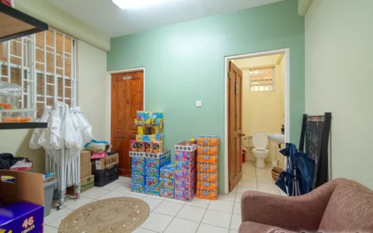 Fields Lane, ROSEAU – 3 Floor Elegant Home With Commercial Ground Floor On 1,185 sq.ft.