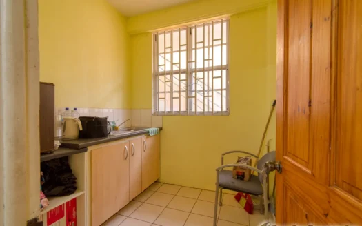 Fields Lane, ROSEAU – 3 Floor Elegant Home With Commercial Ground Floor On 1,185 sq.ft.