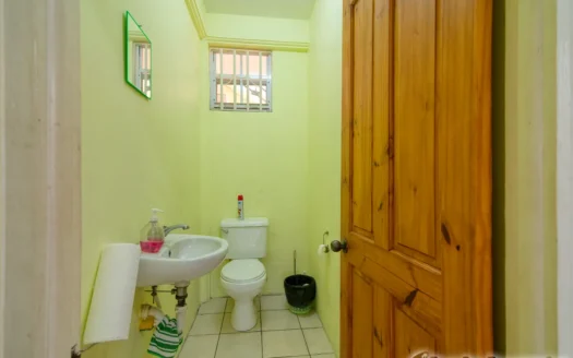 Fields Lane, ROSEAU – 3 Floor Elegant Home With Commercial Ground Floor On 1,185 sq.ft.