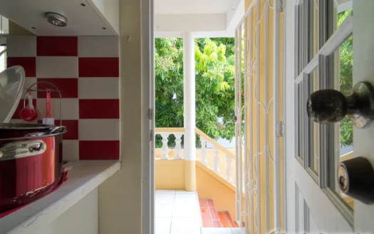 Fields Lane, ROSEAU – 3 Floor Elegant Home With Commercial Ground Floor On 1,185 sq.ft.