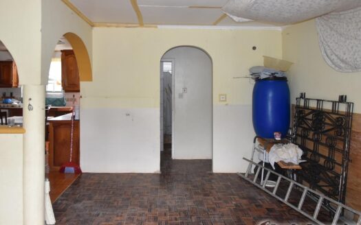 Geneva, GRAND BAY – 3 Bedroom Bungalow Fixer On 7,160.sq.ft. With Sea View