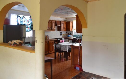 Geneva, GRAND BAY – 3 Bedroom Bungalow Fixer On 7,160.sq.ft. With Sea View