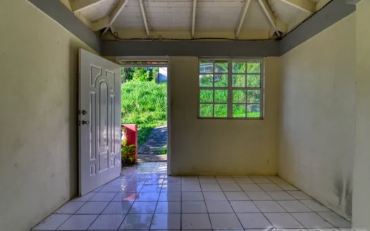 CASTLE COMFORT – 3 Bedroom Spacious Bungalow On Generous Lot with High-Potential Ground Floor