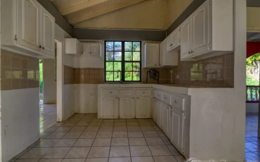 CASTLE COMFORT – 3 Bedroom Spacious Bungalow On Generous Lot with High-Potential Ground Floor