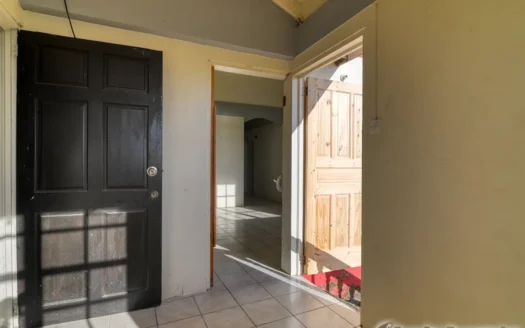 CASTLE COMFORT – 3 Bedroom Spacious Bungalow On Generous Lot with High-Potential Ground Floor