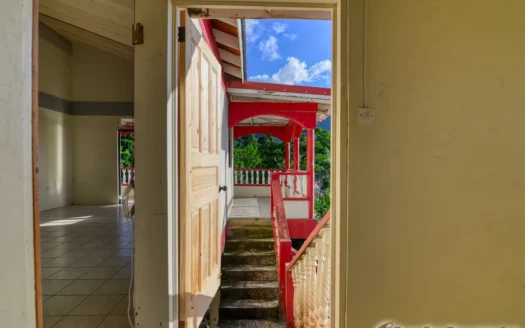 CASTLE COMFORT – 3 Bedroom Spacious Bungalow On Generous Lot with High-Potential Ground Floor