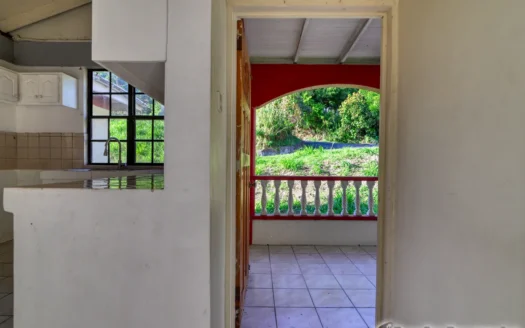 CASTLE COMFORT – 3 Bedroom Spacious Bungalow On Generous Lot with High-Potential Ground Floor