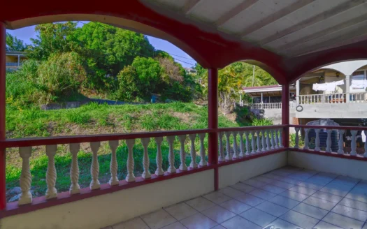 CASTLE COMFORT – 3 Bedroom Spacious Bungalow On Generous Lot with High-Potential Ground Floor