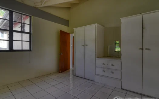 CASTLE COMFORT – 3 Bedroom Spacious Bungalow On Generous Lot with High-Potential Ground Floor