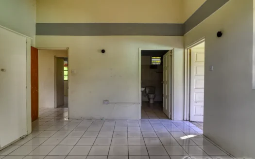 CASTLE COMFORT – 3 Bedroom Spacious Bungalow On Generous Lot with High-Potential Ground Floor