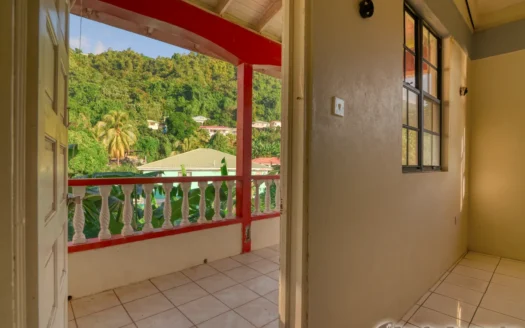CASTLE COMFORT – 3 Bedroom Spacious Bungalow On Generous Lot with High-Potential Ground Floor