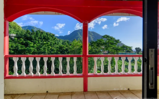 CASTLE COMFORT – 3 Bedroom Spacious Bungalow On Generous Lot with High-Potential Ground Floor