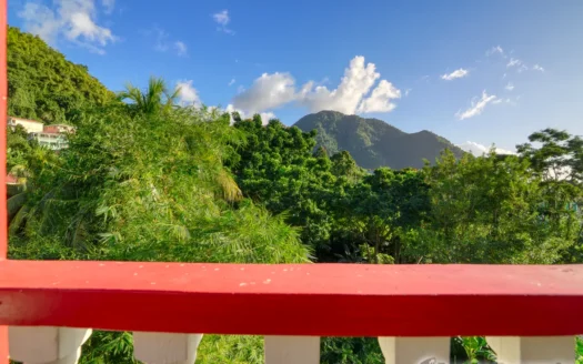 CASTLE COMFORT – 3 Bedroom Spacious Bungalow On Generous Lot with High-Potential Ground Floor