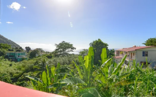 CASTLE COMFORT – 3 Bedroom Spacious Bungalow On Generous Lot with High-Potential Ground Floor