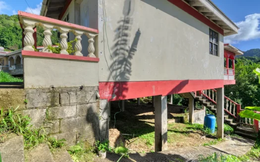 CASTLE COMFORT – 3 Bedroom Spacious Bungalow On Generous Lot with High-Potential Ground Floor