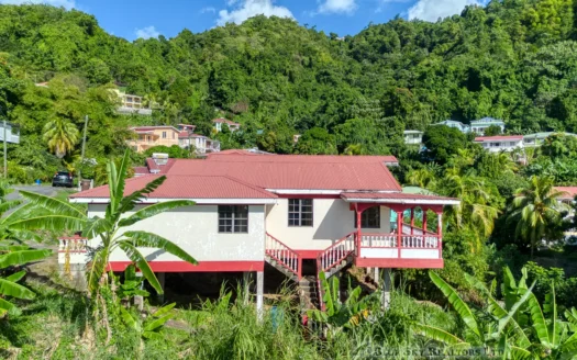 CASTLE COMFORT – 3 Bedroom Spacious Bungalow On Generous Lot with High-Potential Ground Floor