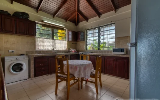 BELFAST – Spacious, Versatile 2 Floor, 6 Bedroom Residence In Upscale Community