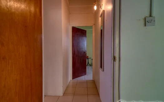 BELFAST – Spacious, Versatile 2 Floor, 6 Bedroom Residence In Upscale Community