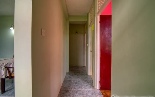 BELFAST – Spacious, Versatile 2 Floor, 6 Bedroom Residence In Upscale Community