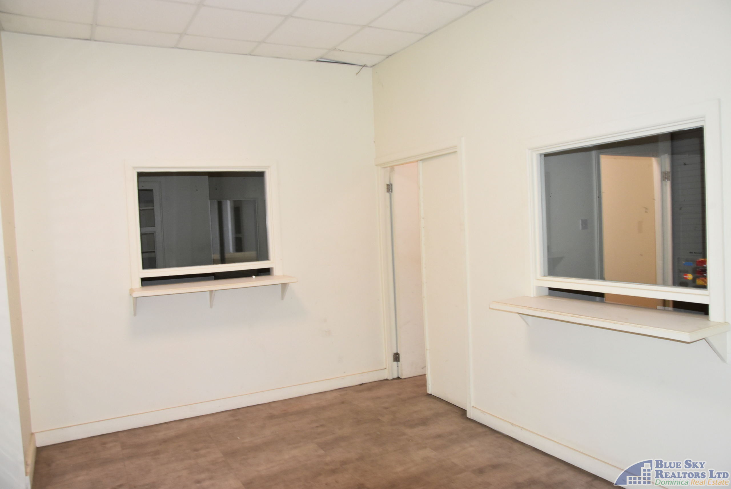 Prime Commercial Warehouse and Office Space for Rent in Fond Cole