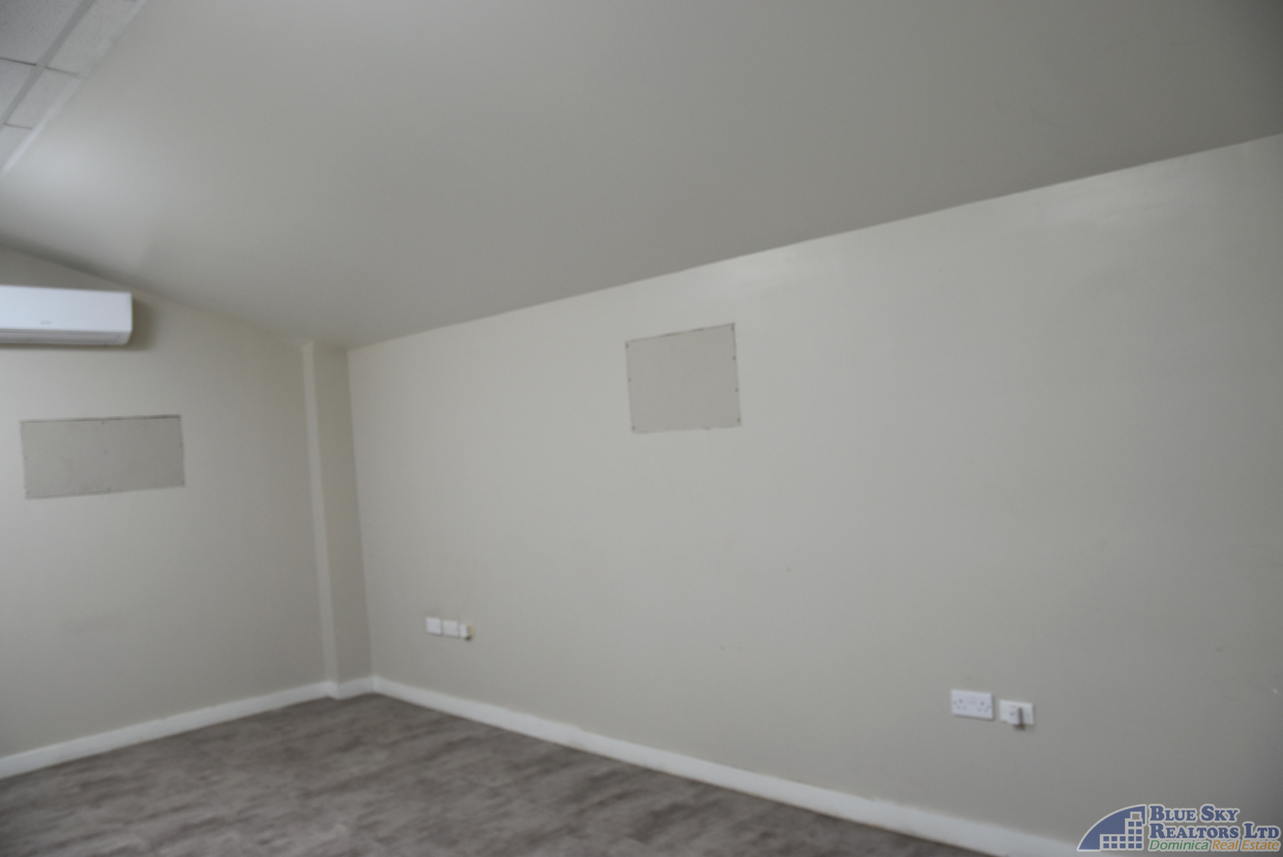 Prime Commercial Warehouse and Office Space for Rent in Fond Cole